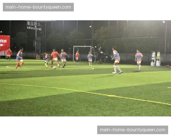 马赛俱乐部举办社区足球效率挑战赛,吸引上千青少年参与 马赛俱乐部举办社区足球效率挑战赛,吸引上千青少年参与