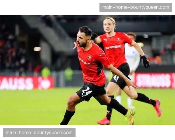 马赛对阵雷恩比赛因球迷投掷烟火中断15分钟